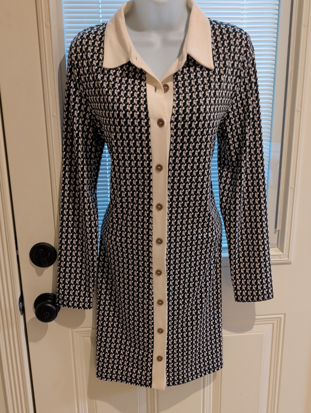 MELLODAY Black and Cream Long-Sleeve Button-Front Knit Dress with Cream Trim M
